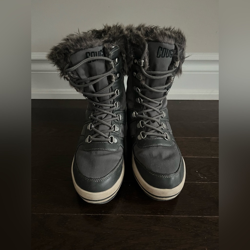 Cougar Women's Gray Winter Boots, size 6.